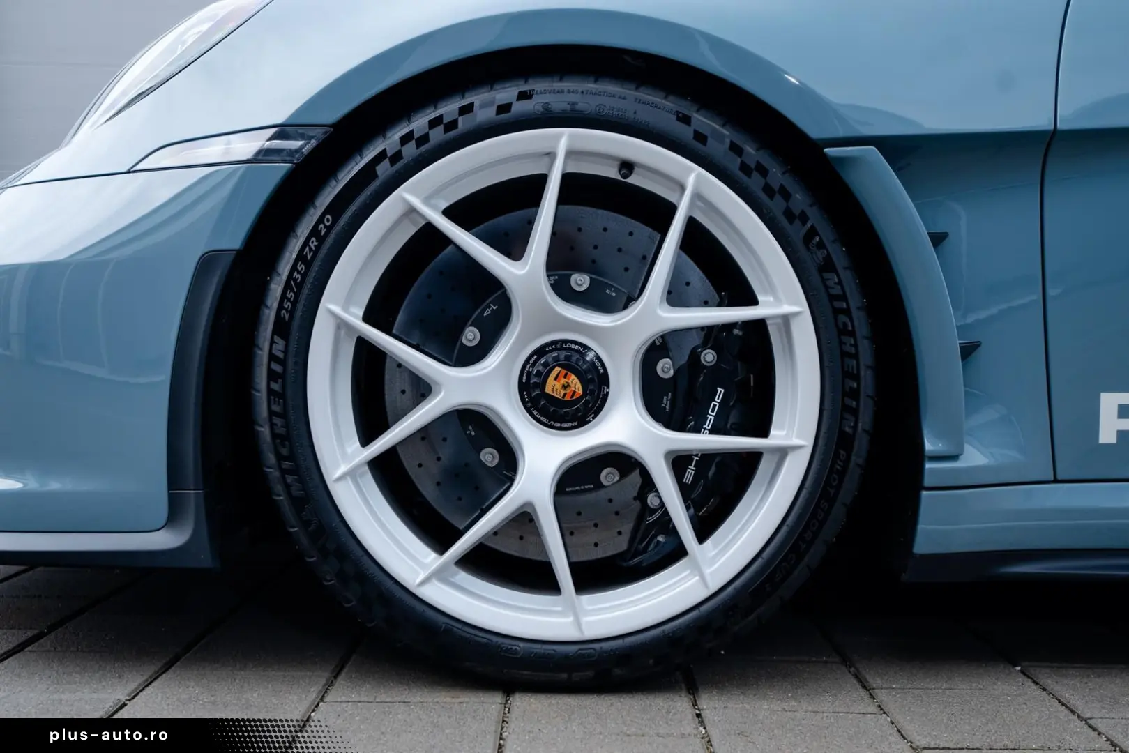 PORSCHE 992 S T   1. Hand   Lift   Heritage