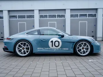 PORSCHE 992 S T   1. Hand   Lift   Heritage