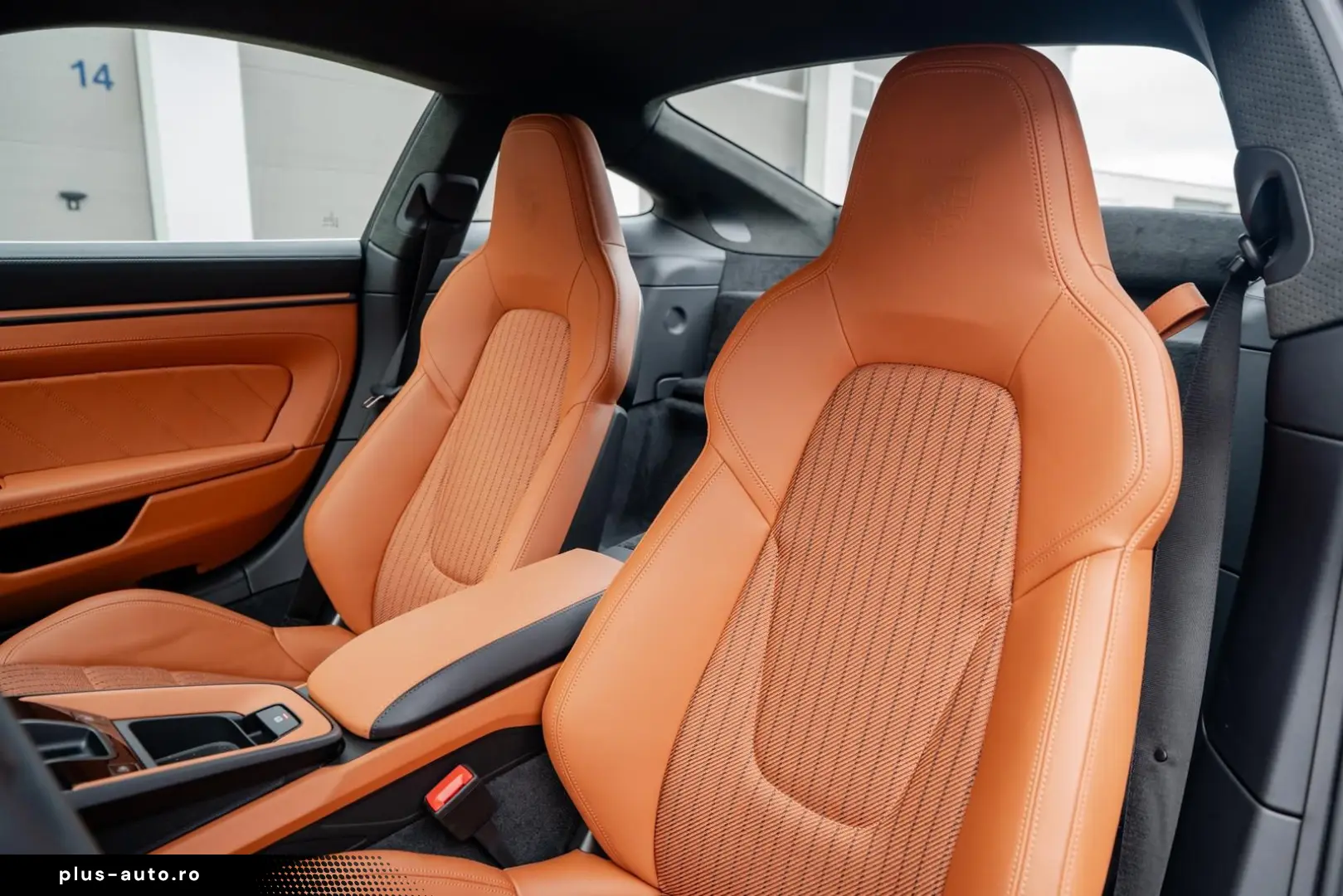 PORSCHE 992 S T   1. Hand   Lift   Heritage