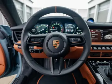 PORSCHE 992 S T   1. Hand   Lift   Heritage