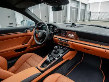 PORSCHE 992 S T   1. Hand   Lift   Heritage