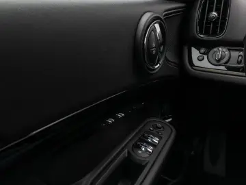 MINI Cooper SE Countryman ALL4 Kamera DAB Navi