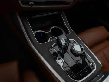 BMW X7 M50i Panorama Laser 360 HUD H K SoftCl 22Zoll