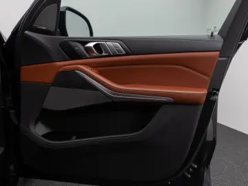 BMW X7 M50i Panorama Laser 360 HUD H K SoftCl 22Zoll