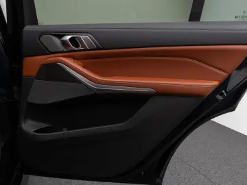 BMW X7 M50i Panorama Laser 360 HUD H K SoftCl 22Zoll