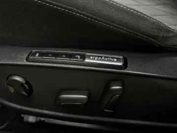 Volkswagen Golf Gen-Viii-2020