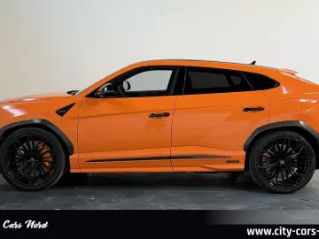 LAMBORGHINI URUS SE AKRAPOVIC B&O MASSAGE PANORAMA