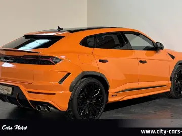 LAMBORGHINI URUS SE AKRAPOVIC B&O MASSAGE PANORAMA
