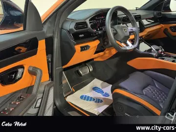 LAMBORGHINI URUS SE AKRAPOVIC B&O MASSAGE PANORAMA