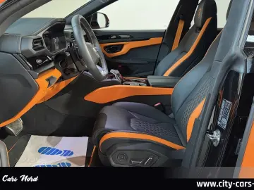 LAMBORGHINI URUS SE AKRAPOVIC B&O MASSAGE PANORAMA