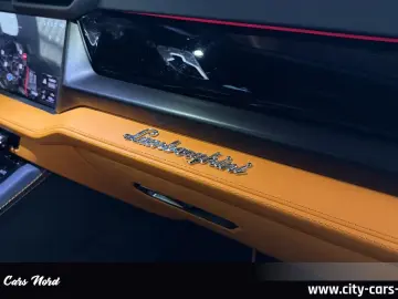 LAMBORGHINI URUS SE AKRAPOVIC B&O MASSAGE PANORAMA