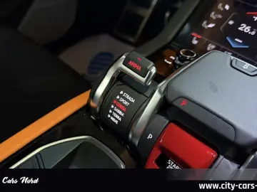 LAMBORGHINI URUS SE AKRAPOVIC B&O MASSAGE PANORAMA