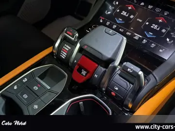 LAMBORGHINI URUS SE AKRAPOVIC B&O MASSAGE PANORAMA