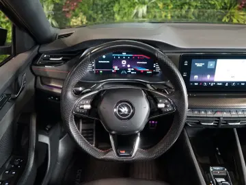 SKODA Octavia RS 2.0TDI 4X4 LED DSG TOW HUD