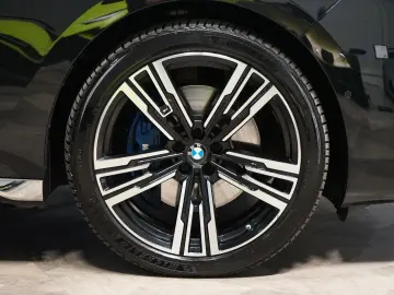 BMW 740d xDRIVE 360 THEATRE MASSAGE B&W