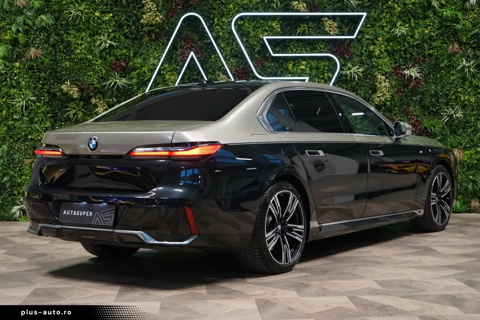 BMW 740d xDRIVE 360 THEATRE MASSAGE B&W