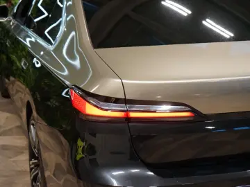 BMW 740d xDRIVE 360 THEATRE MASSAGE B&W