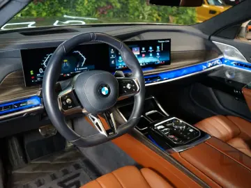 BMW 740d xDRIVE 360 THEATRE MASSAGE B&W