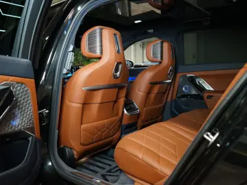 BMW 740d xDRIVE 360 THEATRE MASSAGE B&W