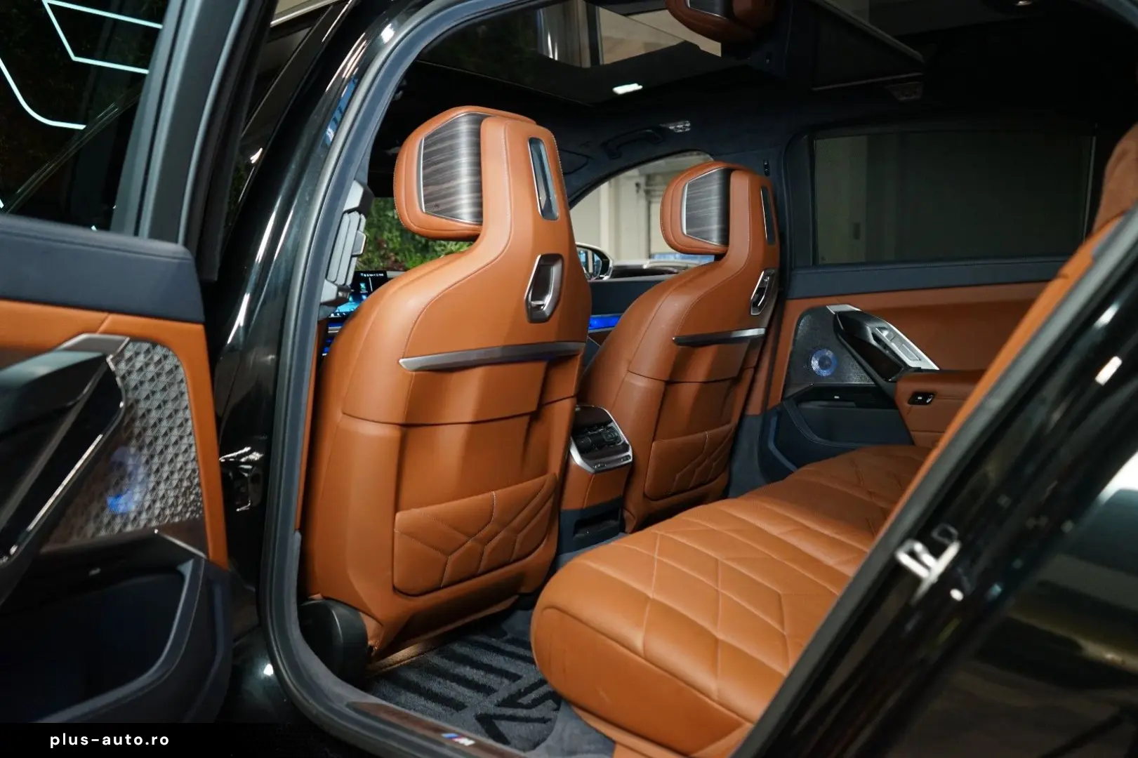 BMW 740d xDRIVE 360 THEATRE MASSAGE B&W