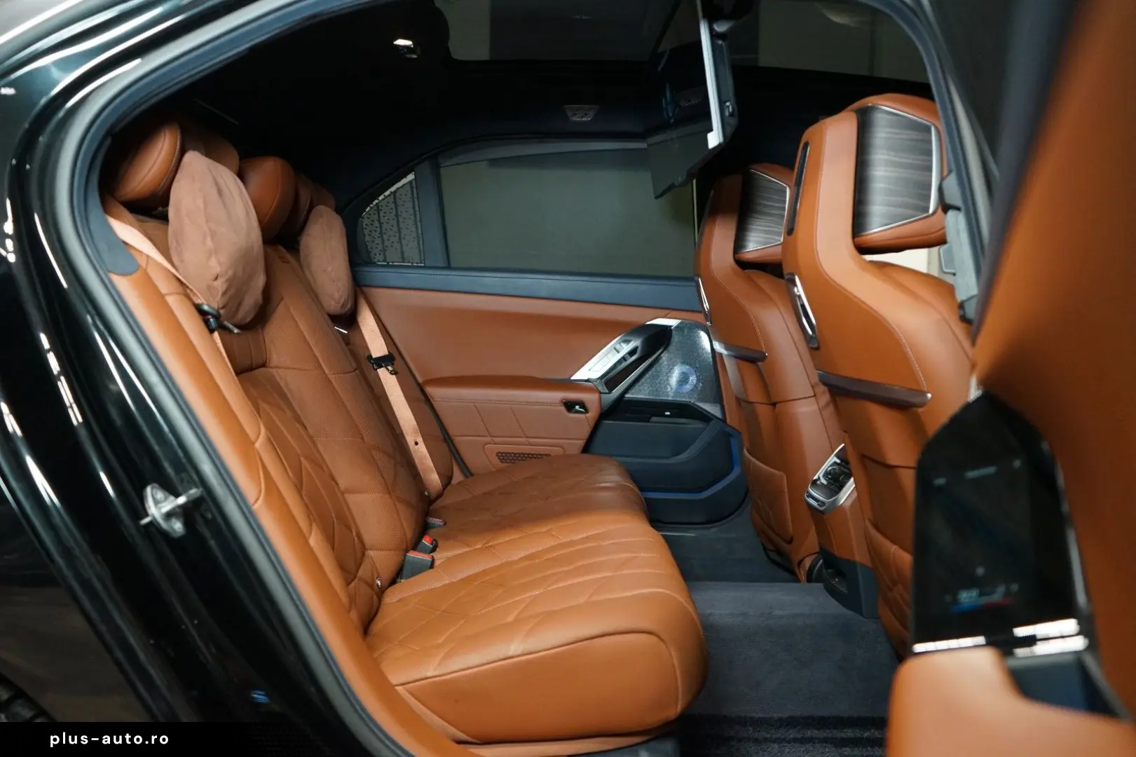 BMW 740d xDRIVE 360 THEATRE MASSAGE B&W