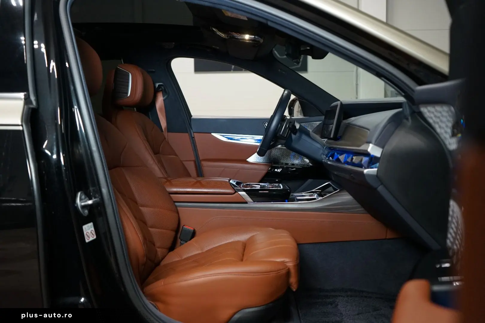 BMW 740d xDRIVE 360 THEATRE MASSAGE B&W