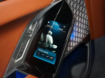 BMW 740d xDRIVE 360 THEATRE MASSAGE B&W