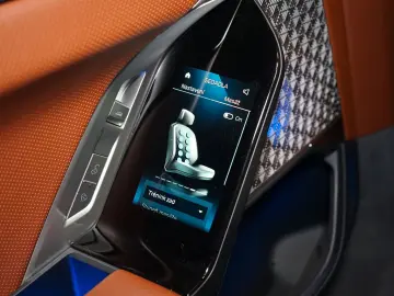 BMW 740d xDRIVE 360 THEATRE MASSAGE B&W