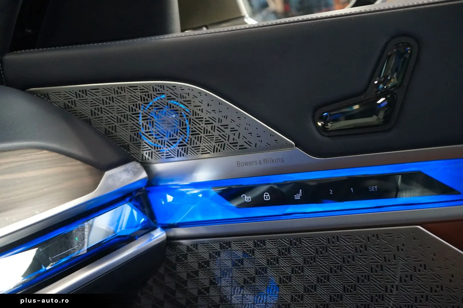 BMW 740d xDRIVE 360 THEATRE MASSAGE B&W