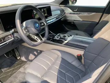 BMW M760e DAPro 360  B W Massage 21  MultiSi