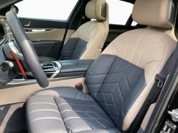 BMW M760e DAPro 360  B W Massage 21  MultiSi