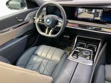 BMW M760e DAPro 360  B W Massage 21  MultiSi