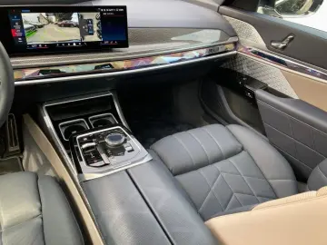 BMW M760e DAPro 360  B W Massage 21  MultiSi