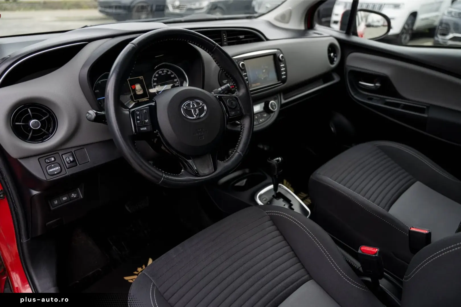 Toyota Yaris 1.5 VVT-i HSD Active