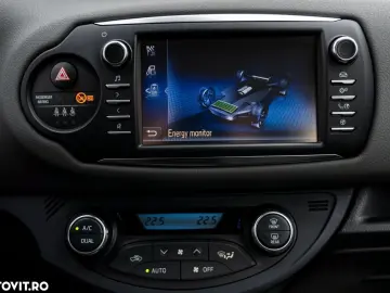 Toyota Yaris 1.5 VVT-i HSD Active
