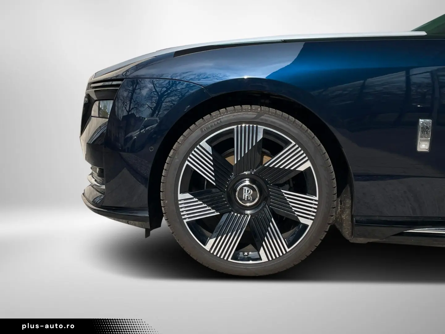 ROLLS ROYCE Spectre - Bespoke Starlight Shooting Star