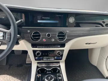 ROLLS ROYCE Spectre - Bespoke Starlight Shooting Star