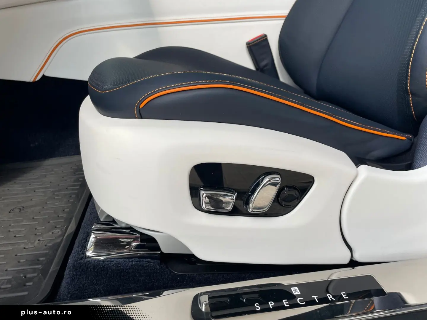 ROLLS ROYCE Spectre - Bespoke Starlight Shooting Star