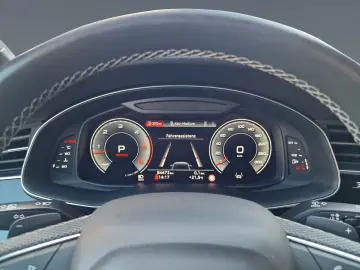 AUDI Q7 50 TDI S line