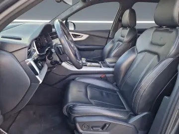 AUDI Q7 50 TDI S line