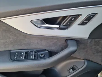 AUDI Q7 50 TDI S line