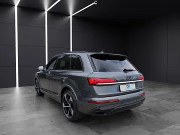 AUDI Q7 50 TDI S line