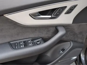 AUDI Q7 50 TDI S line