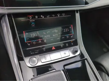 AUDI Q7 50 TDI S line