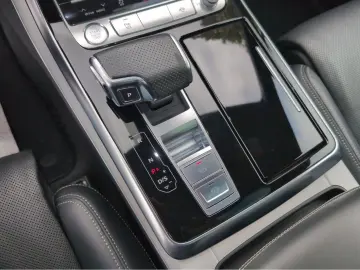 AUDI Q7 50 TDI S line