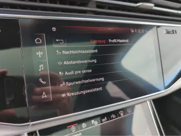 AUDI Q7 50 TDI S line