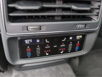 AUDI Q7 50 TDI S line