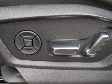 AUDI Q7 50 TDI S line