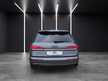 AUDI Q7 50 TDI S line