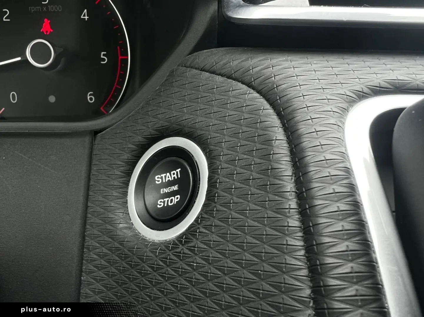 Land-Rover Range-Rover-Velar